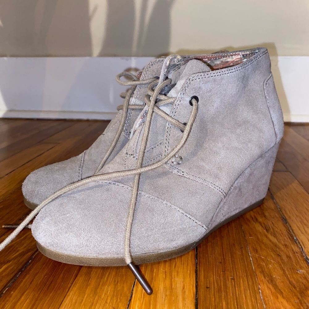 TOMS Desert Wedge booties sz 6